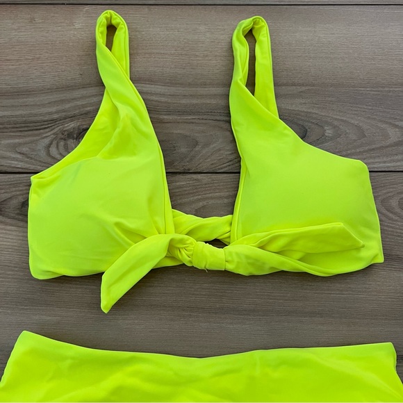 Knot front‎ bikini - Picture 3 of 8